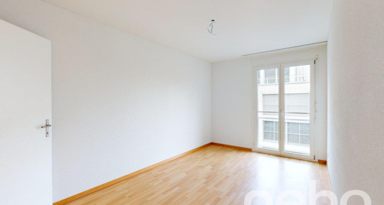 Zentrale, lichtdurchflutete und grosszügige 4.5 Zimmerwohnung image 9