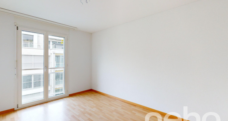 Zentrale, lichtdurchflutete und grosszügige 4.5 Zimmerwohnung image 10