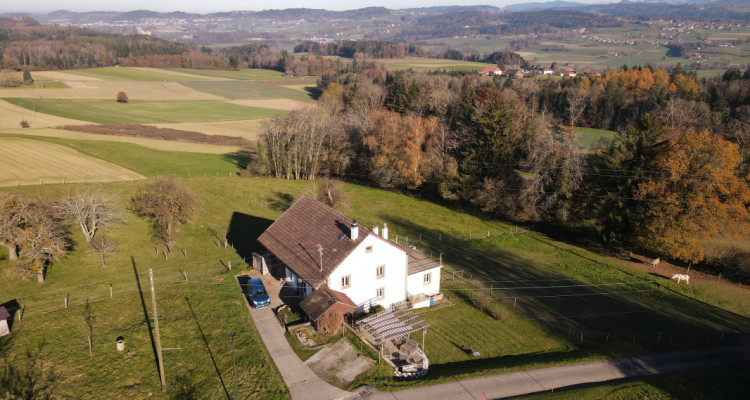 Ferme d’habitation de 5.5 pièces avec parcelle de 10487 m2 image 1