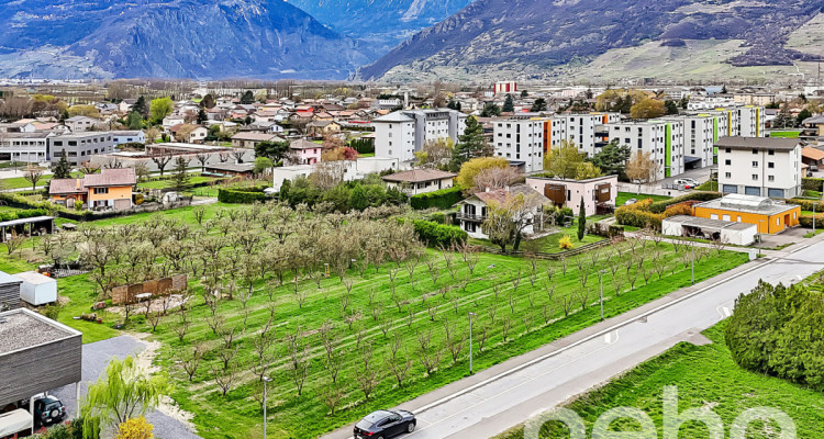 Fort potentiel: maison à rénover sur parcelle généreuse à Charrat image 1