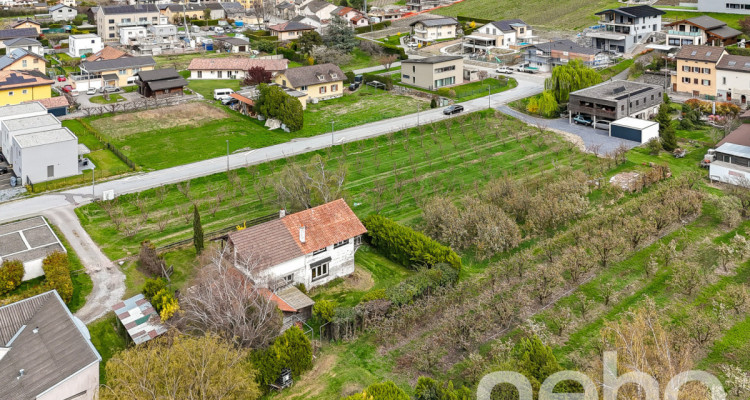 Fort potentiel: maison à rénover sur parcelle généreuse à Charrat image 2