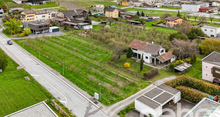 Fort potentiel: maison à rénover sur parcelle généreuse à Charrat image 4