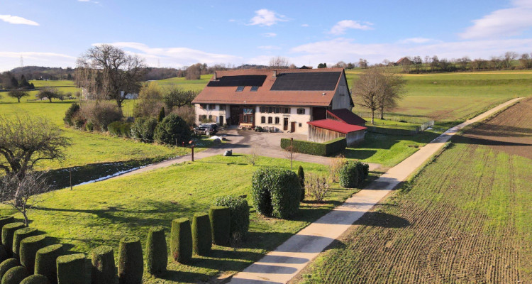 Ferme d’habitation mitoyenne de 5.5 pièces avec loft de 106 m2 image 1