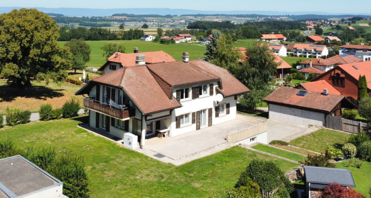 Spacieuse maison composée de deux appartements avec vue dégagée image 1