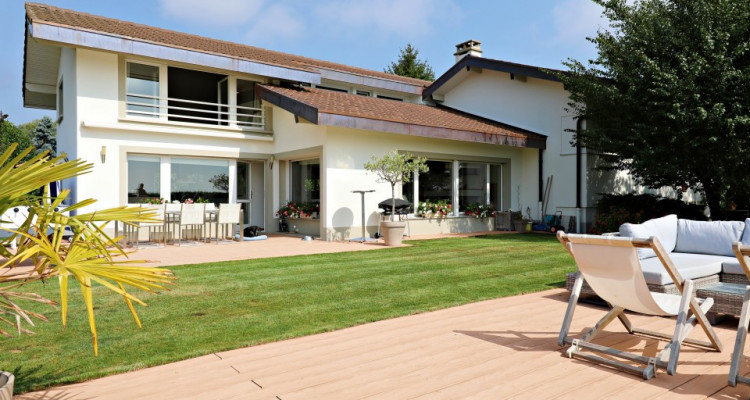 Splendide maison individuelle / Vue imprenable - 5 chambres - Piscine image 1