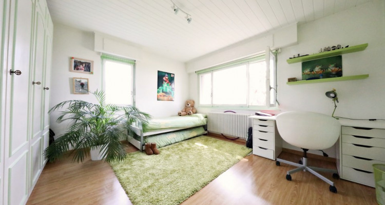 Splendide maison individuelle / Vue imprenable - 5 chambres - Piscine image 8