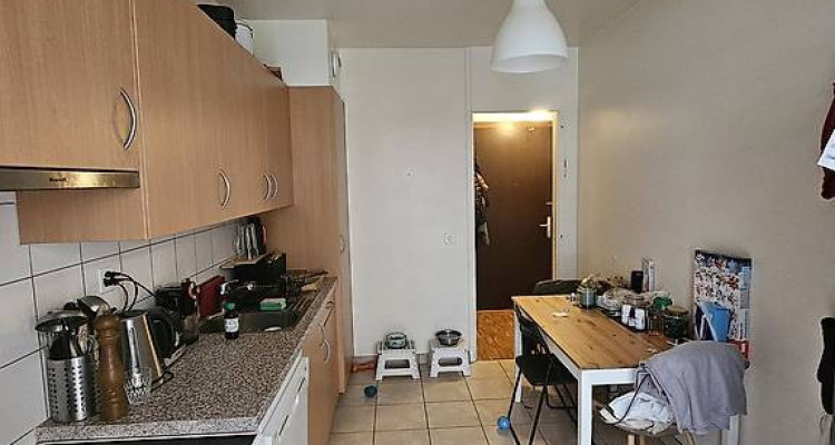 Appartement de 4 pièces au 1ère étage localiser à Genève 1205 image 2