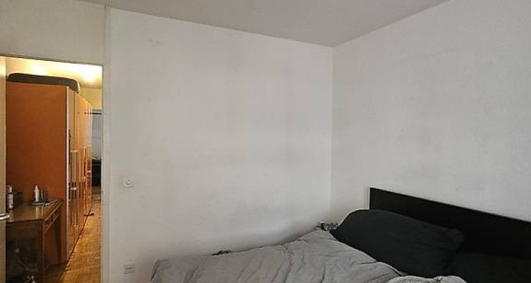 Appartement de 4 pièces au 1ère étage localiser à Genève 1205 image 4