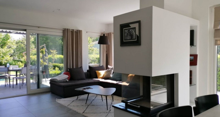 Belle villa jumelle avec piscine à Versoix libre en Octobre  image 2