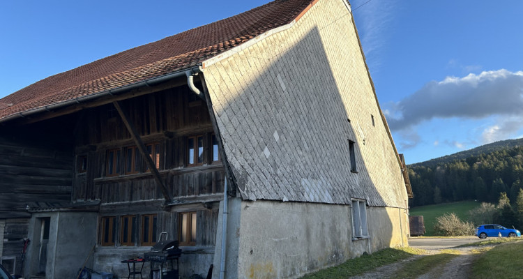 Ferme fribourgeoise à rénover avec un potentiel de construction exceptionnel ! image 3