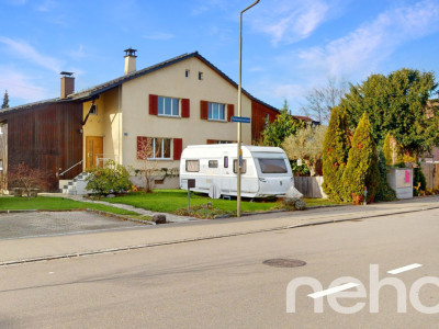 4.5-Zimmer Doppeleinfamilienhaus mit grosszügigem Garten und Werkstatt image 1