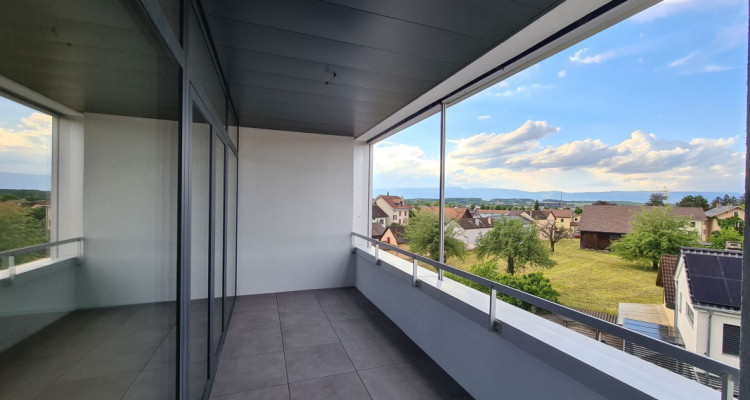 Magnifique appartement avec loggia et vue dégagée image 1