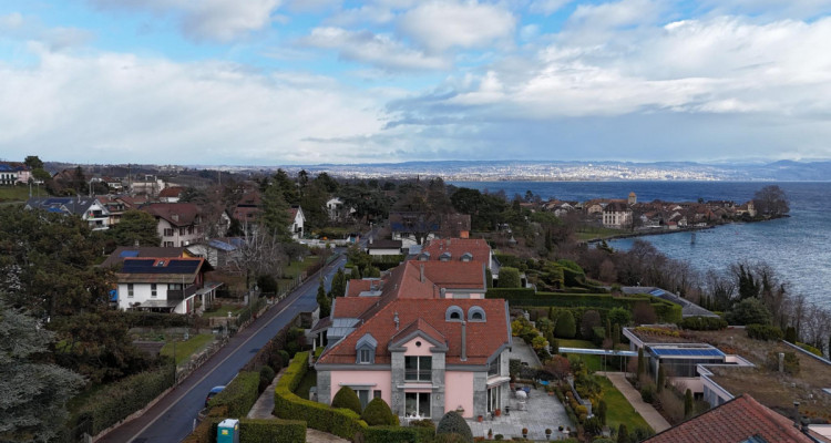 Magnifique appartement en viager occupé sans rente avec vue panoramique sur lac, grand jardin et port privé image 2