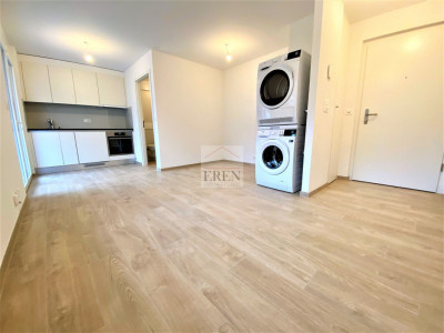 Studio récent au 1er étage avec balcon de 8m2 avec 1 place de parc image 1