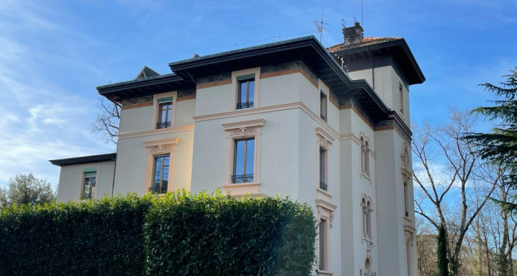 Beau Duplex terrasse en attique dans maison de Maitre image 1