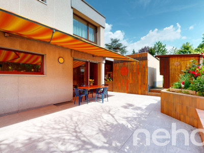 Maison familiale mitoyenne avec jardin dans un quartier paisible image 1