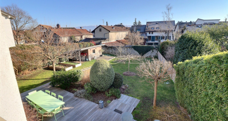 Splendide maison de village, rénové, dans un écrin de verdure image 1