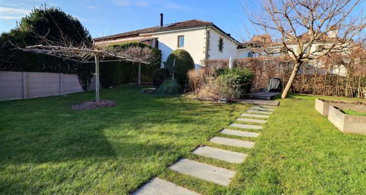 Splendide maison de village, rénové, dans un écrin de verdure image 10