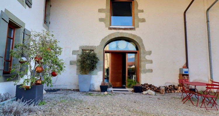 Splendide maison de village, rénové, dans un écrin de verdure image 3