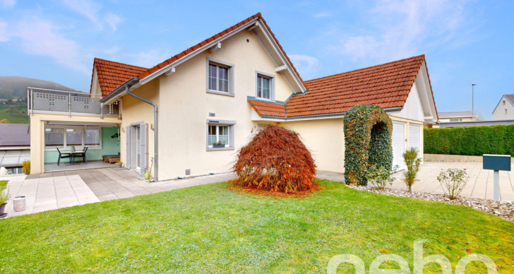 Freistehendes Einfamilienhaus mit modernem Ausbau und viel Umschwung image 2