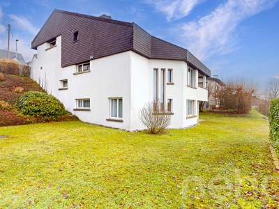 Wunderschönes Einfamilienhaus in Uhwiesen mit atemberaubender Aussicht image 1