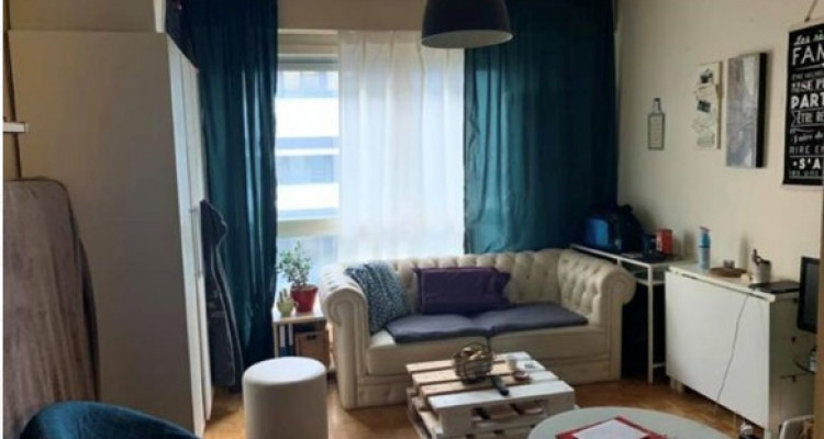 Bel appartement de 3 pièces situé dans le centre-ville de Genève.  image 2