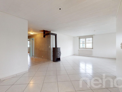 Très bel appartement de 4.5p en dernier étage avec balcon et vue! image 3