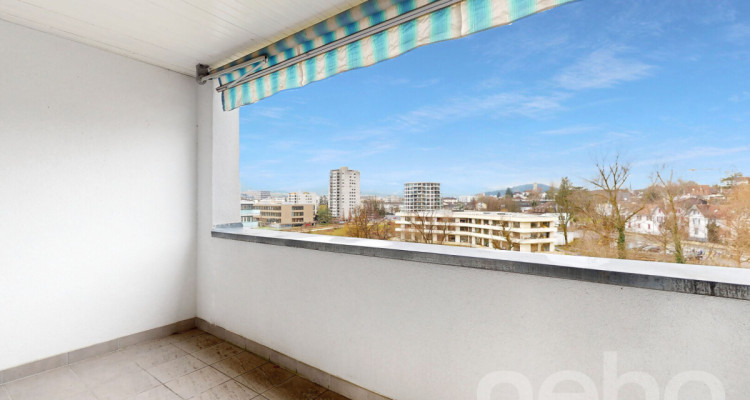Très bel appartement de 4.5p en dernier étage avec balcon et vue! image 4