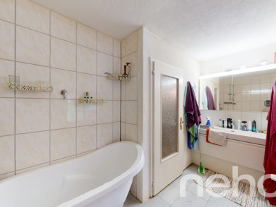 Grosszügiges und vollvermietetes Mehrfamilienhaus mit Gewerbeeinheit image 11