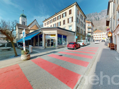 Bel immeuble mixte au coeur de St-Imier avec bon rendement! image 3