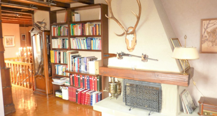 A Mézières, proche de Romont, charmante maison au style unique. image 16