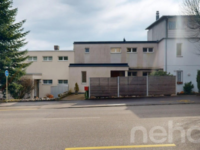 Familienfreundliches Einfamilienhaus mit Garten in Oberwil image 1