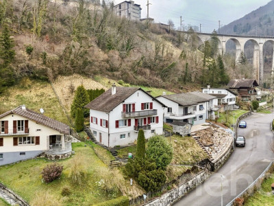 Belle maison de caractère à St-Ursanne ? 3 lots avec fort potentiel image 1