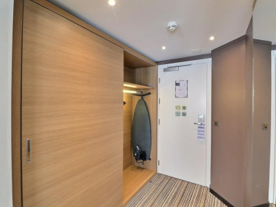 GRANDE CHAMBRE MEUBLEE DANS LHOTEL MONA image 6