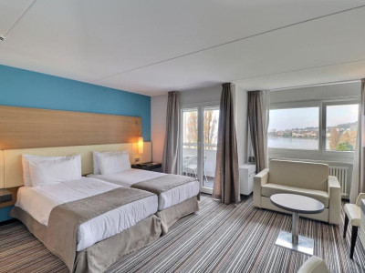 GRANDE CHAMBRE DOUBLE DANS HOTEL MONA image 1