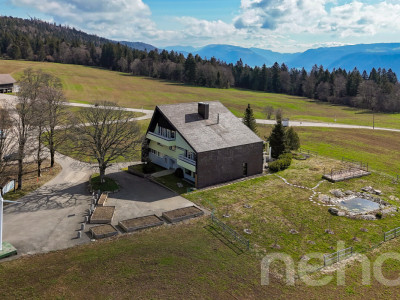 Un havre de paix unique avec vue imprenable et potentiel exceptionnel! image 1