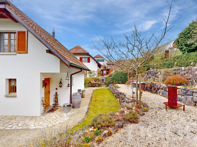 Freistehendes 6.5-Zimmer Einfamilienhaus am Rande der Wohnzone image 4