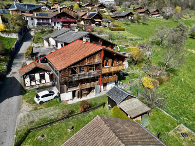 Chalet mitoyen à rénover - vue dégagée - environnement calme et verdoyant  image 2