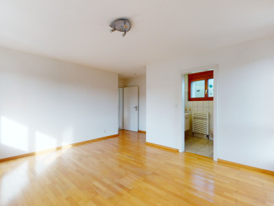 Stilvolle 4-Zimmerwohnung mit Wintergarten und Schwedenofen image 9