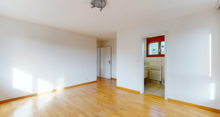 Stilvolle 4-Zimmerwohnung mit Wintergarten und Schwedenofen image 9