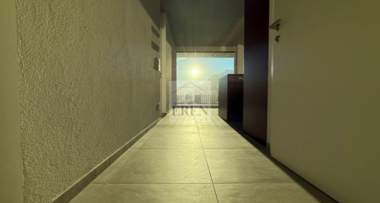 Superbe attique 4 pièces avec façades vitrées et grand balcon-terrasse panoramique de 45 m2 image 12