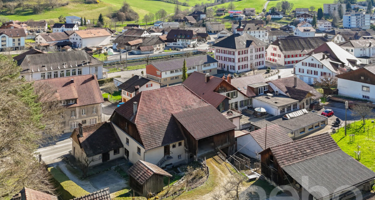 Magnifique ferme avec grange aménageable et terrain à bâtir à Court image 3