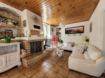 Maison individuelle baignée de lumière image 3