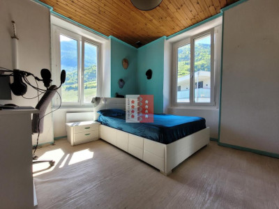 Maison individuelle baignée de lumière image 7