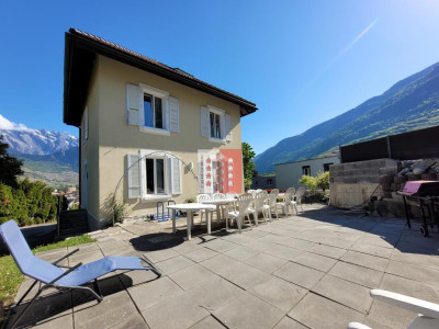 Maison individuelle baignée de lumière image 1