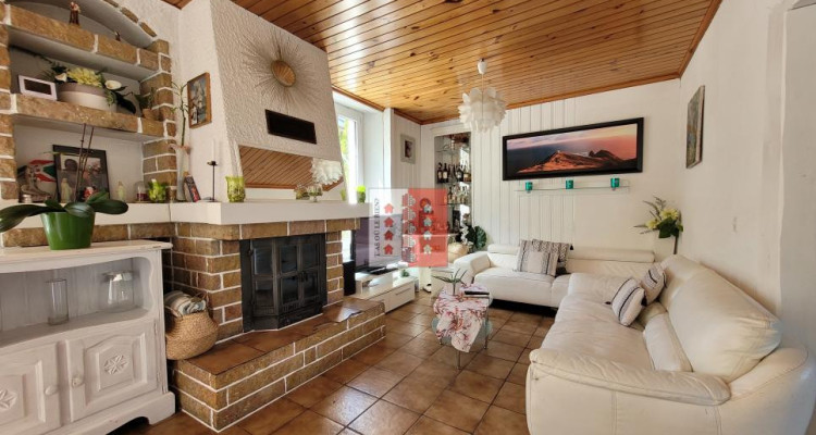 Maison individuelle baignée de lumière image 3