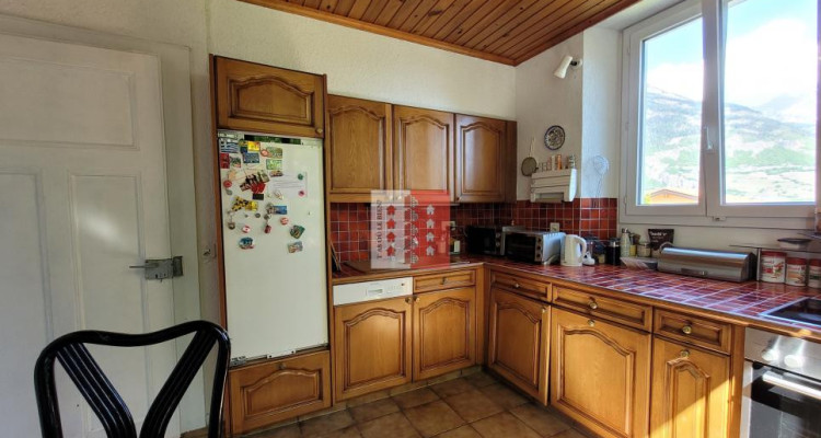 Maison individuelle baignée de lumière image 4