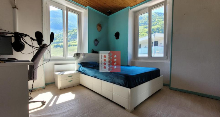 Maison individuelle baignée de lumière image 7