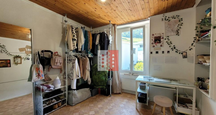 Maison individuelle baignée de lumière image 8