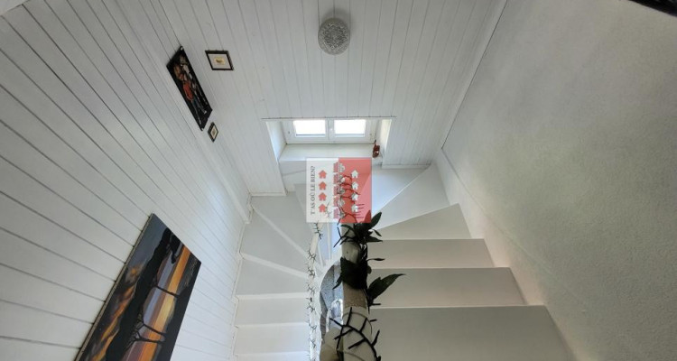 Maison individuelle baignée de lumière image 11